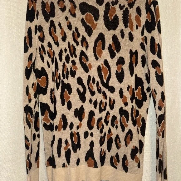 Leopard Print Crewneck Sweater - Picture 5 of 5